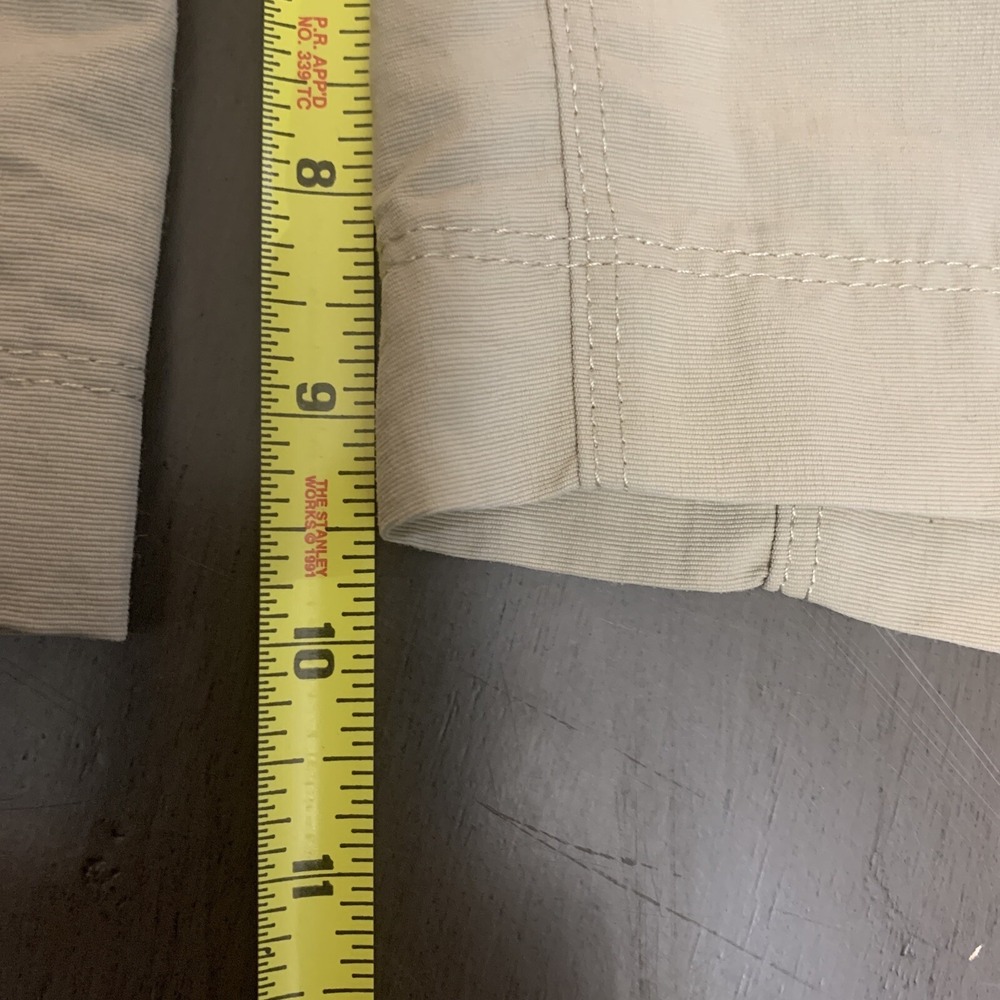 The North Face Khaki Cargo Shorts - Size‎ 36 Men's - Picture 10 of 10